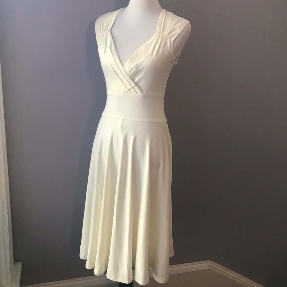 White muxxin sweetheart neckline dress